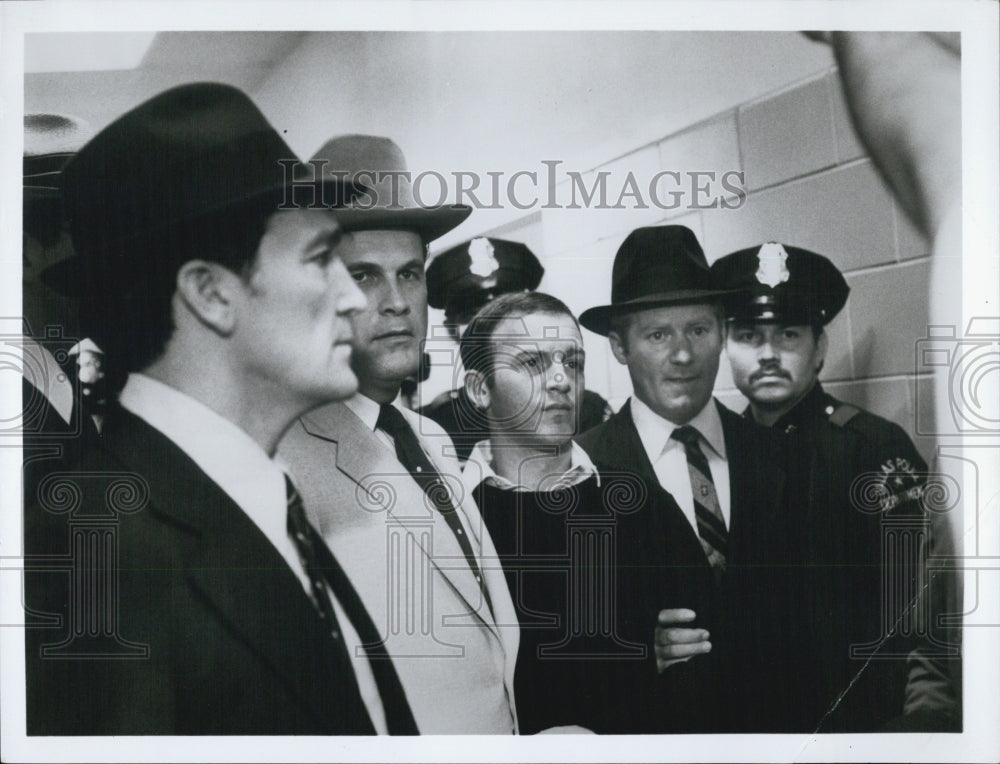 1977 Press Photo Actor John Pleshette In The Trial Of Lee Harvey Oswald - Historic Images