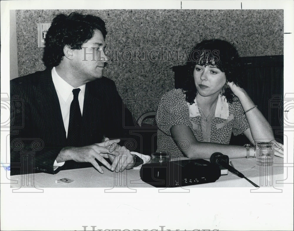 1981 Press Photo A picture of Gene Page &amp; Mackensie Philips - RSJ14025 - Historic Images