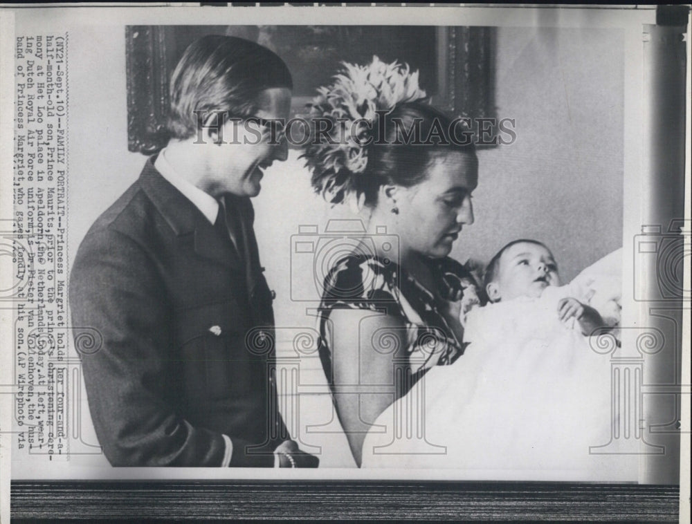 1969 Press Photo Family Portrait of Princess Margriet with husband and son - Historic Images