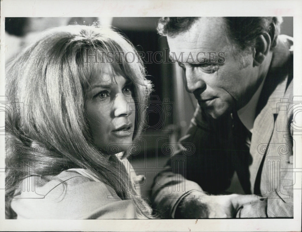 1971 Press Photo Lois Nettleton &amp; Skip Homier in &quot;The Interns&quot; - Historic Images