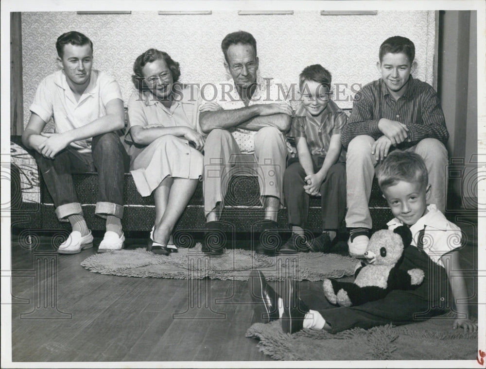 1957 Press Photo Walter Prier Family Dunedin Dick Harvey Kelly Danny - RSJ14269 - Historic Images