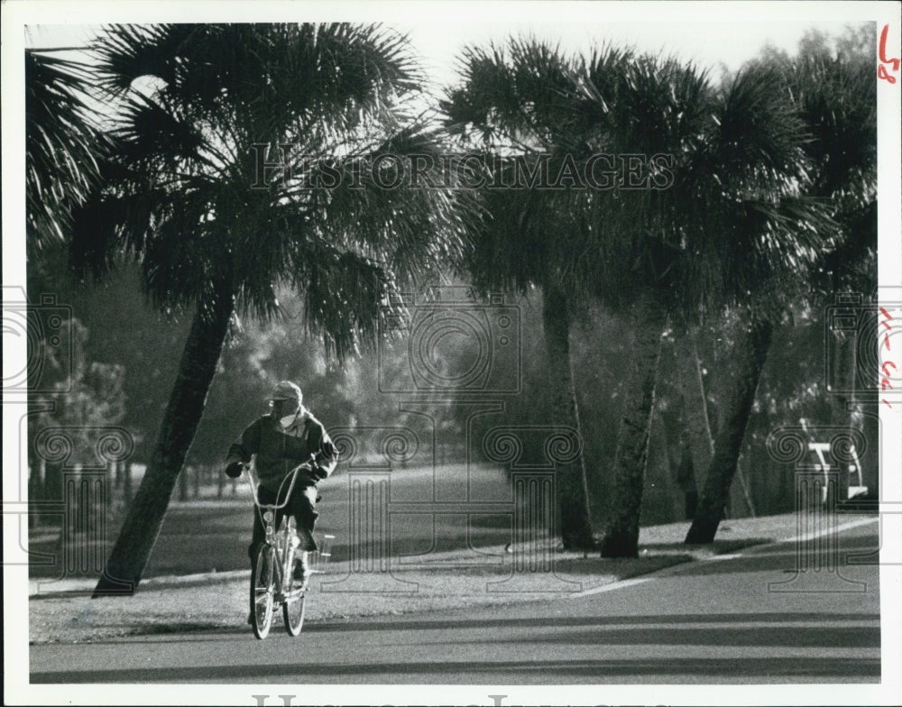 1981 Press Photo Howard Pyles Rides Bicycle Daily 10 Mile Ride Largo Florida - Historic Images