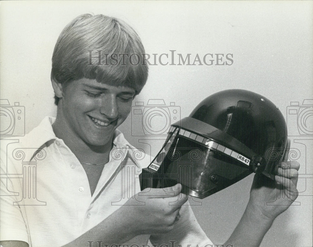 1979 Press Photo Darth Vader helmet id Loyd Pyle&#39;s contribution - RSJ14289 - Historic Images