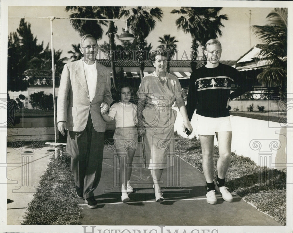 Press Photo The Honorable George C Marler and family - RSJ14319 - Historic Images