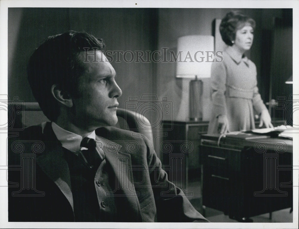 1969 Press Photo Daniel Massey &amp; Doris Roberts in &quot;Shadow Game&quot; - RSJ14325 - Historic Images