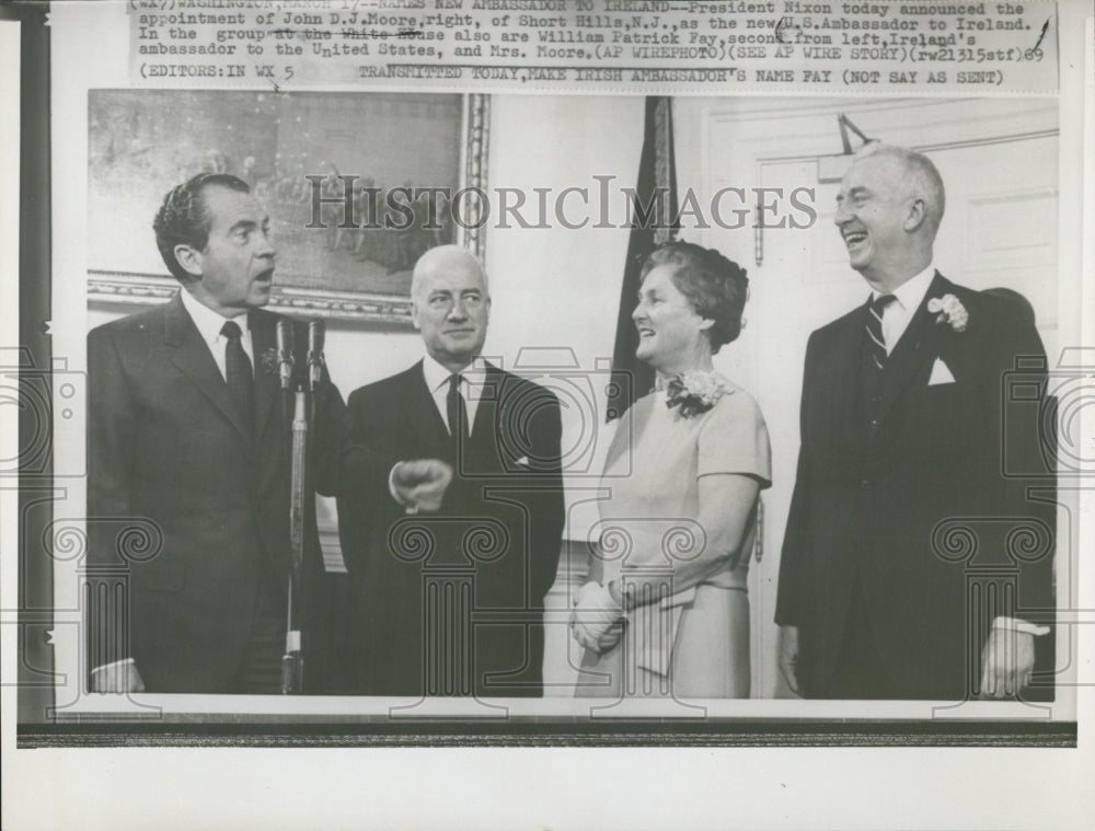 1969 Press Photo Pres Nixon,John DJ Moore &amp; Wm P Fay &amp; Mrs Moore - Historic Images