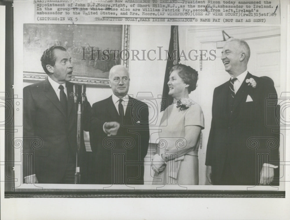 1969 Press Photo Pres Nixon,John DJ Moore & Wm P Fay & Mrs Moore - Historic Images