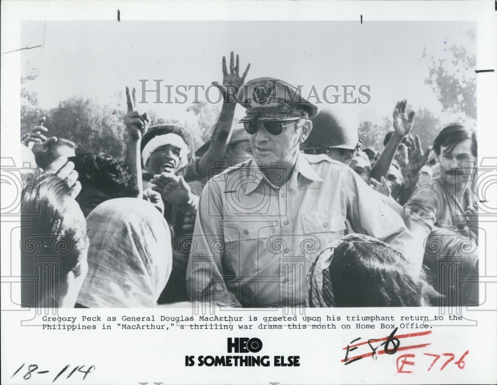 1980 Press Photo Gregory Peck General MacArthur Actor in a movie - RSJ14487 - Historic Images