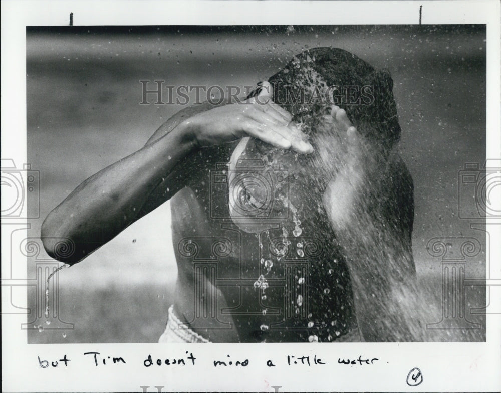 1980 Press Photo Tim Chlopek In the Sprinklers at New Port Richey - RSJ14911 - Historic Images