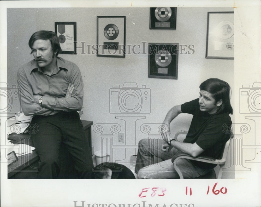 1971 Press Photo Pop Singer Kent LaVoie Alias Lobo Dog Boo - RSJ15235 - Historic Images