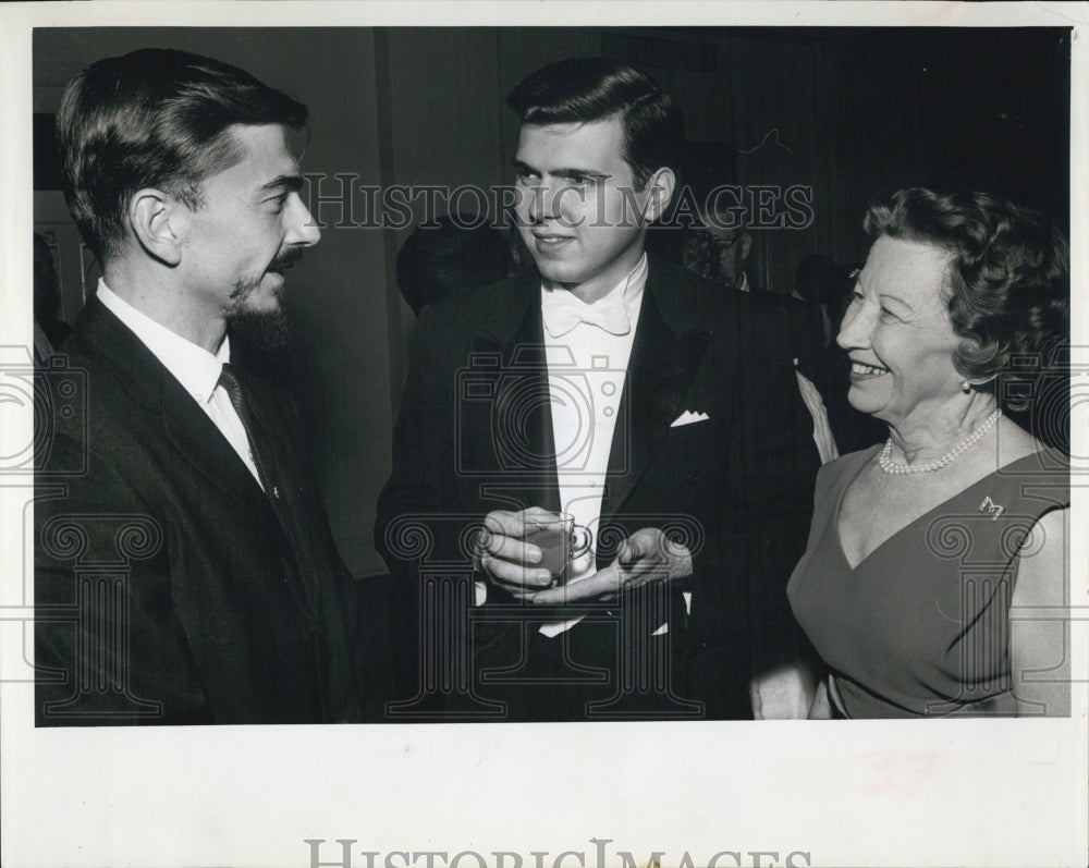 1965 Press Photo Young Pianist Lee Lavisi with Mrs Oscar Kreutz - Historic Images