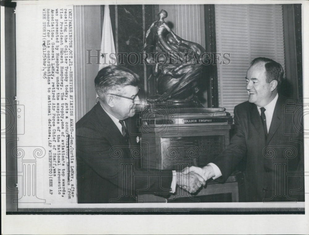 1965 Press Photo General Curtis E. LeMay, Collier Trophy, Vice President Hubert - Historic Images