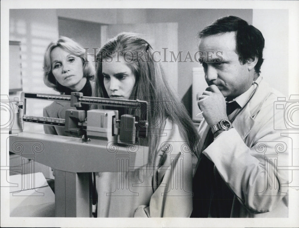 1981 Press Photo Jennifer Jason Leigh Eva Marie Saint David Spielberg Best Girl - Historic Images