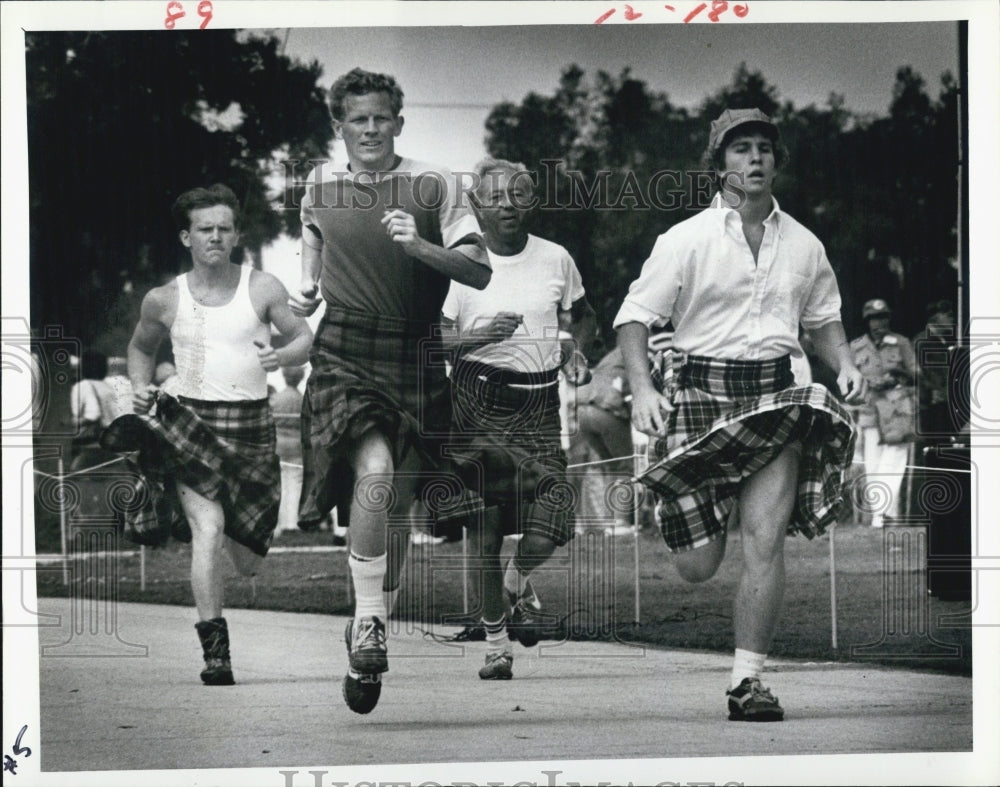 1979 Press Photo Dunedin Florida Highland Games Mile Race - Historic Images