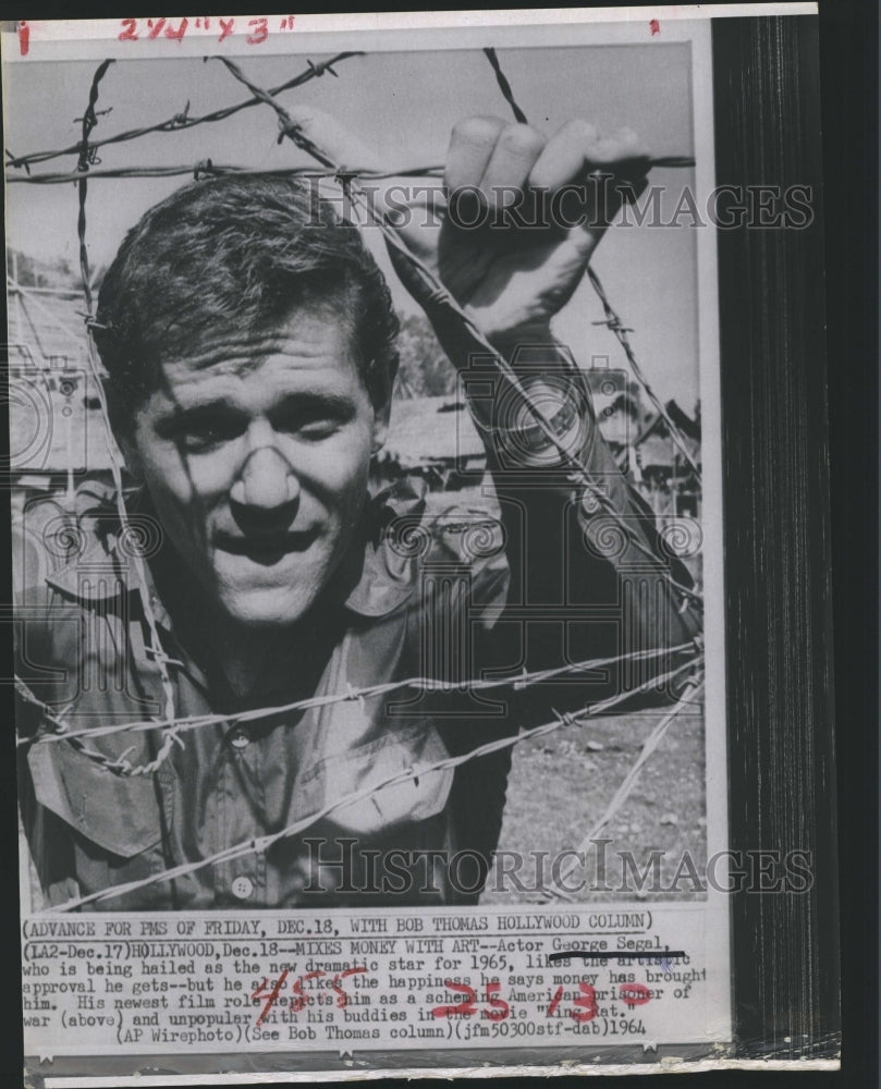 1964 Press Photo Actor George Segal In King Rat - RSJ16037 - Historic Images