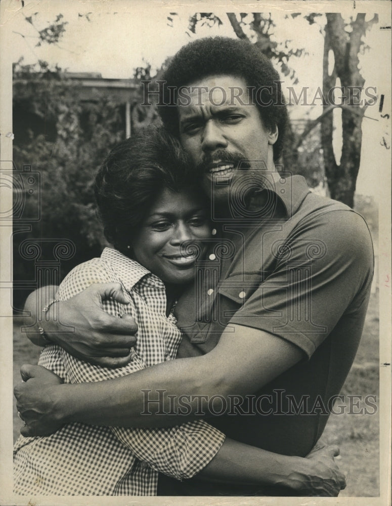 1977 Press Photo Actress Cicely Tyson &amp; Robert Hooks In An Old Song Sweet Song - Historic Images