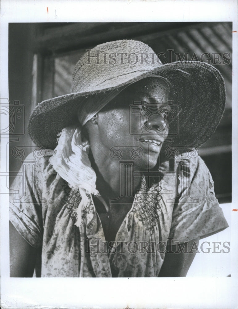 1975 Press Photo Actress Cicely Tyson In The ABC Movie Sounder - Historic Images