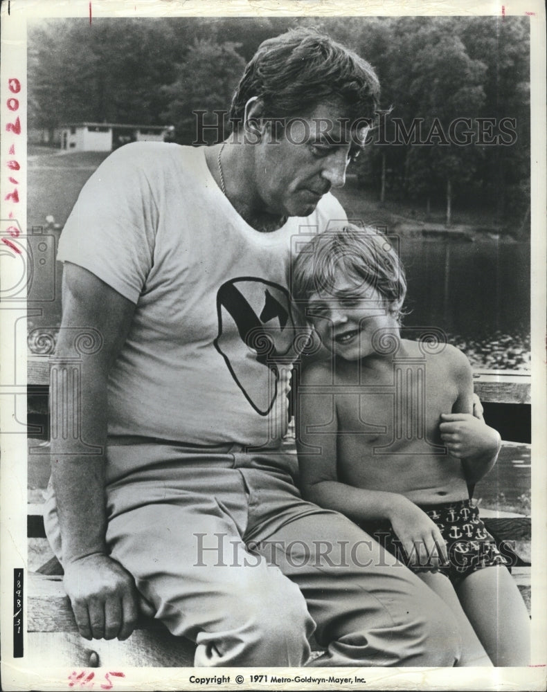 1972 Press Photo Actor Robert Mitchum As Harry Graham In Going Home - Historic Images