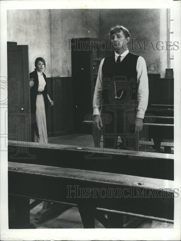 1974 Press Photo Actor Robert Mitchum &amp; Actress Sarah Miles In Ryan&#39;s Daughter - Historic Images