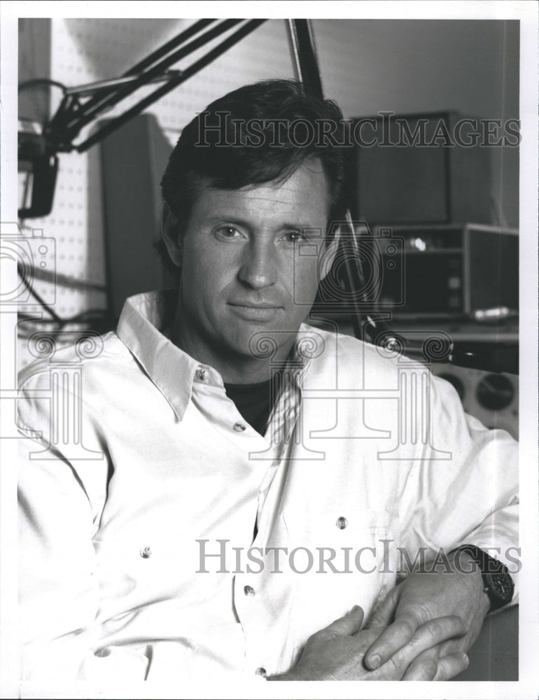 1990 Press Photo Radio Host Robert Hays - RSJ16743 - Historic Images