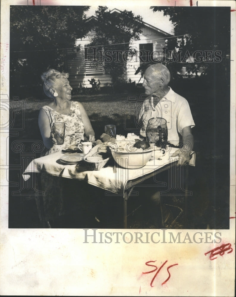 1960 Press Photo Walter Harrington and His wife of 7 years - RSJ16913 - Historic Images