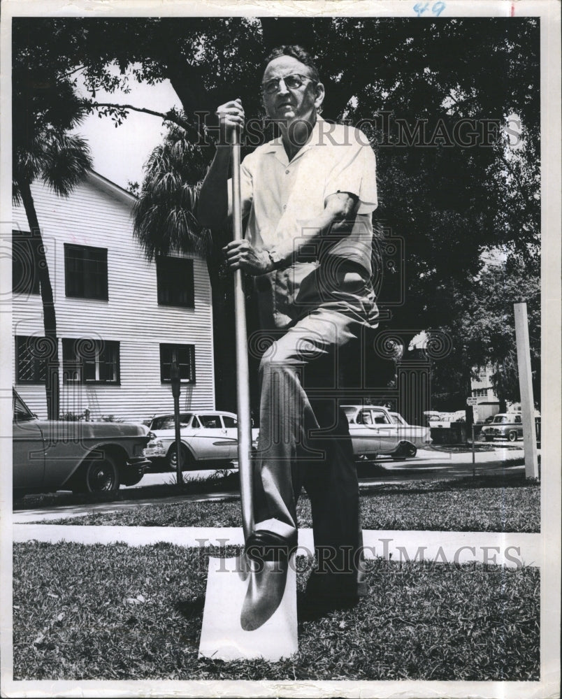 1984 Press Photo Ralph Reed With Shovel During Cause At Ceremony - Historic Images