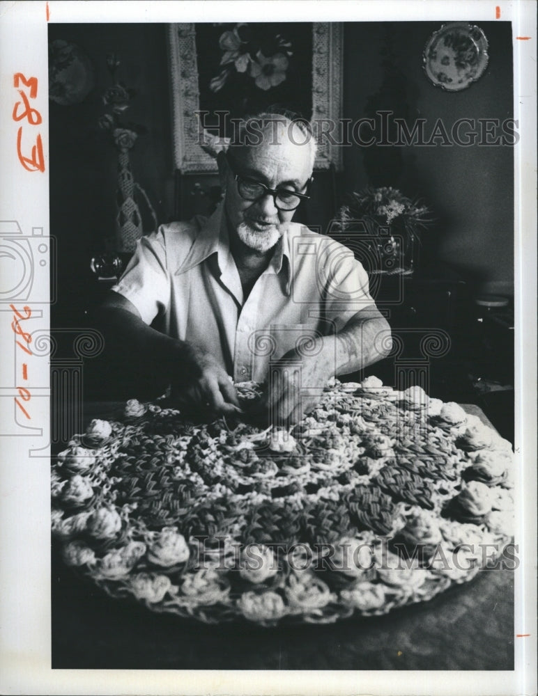 1975 Press Photo Henry Weber Creating Some Crafts - RSJ17163 - Historic Images