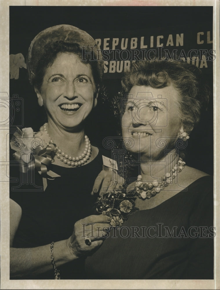 1961 Press Photo Mrs. Gertrude B. Wedemeyer &amp; President Mrs. John B. Salmon - Historic Images