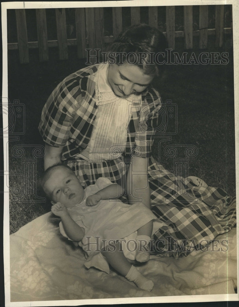 1939 Press Photo Mrs. Miller McNay And 2 Month Old Terry McNay - RSJ17609 - Historic Images