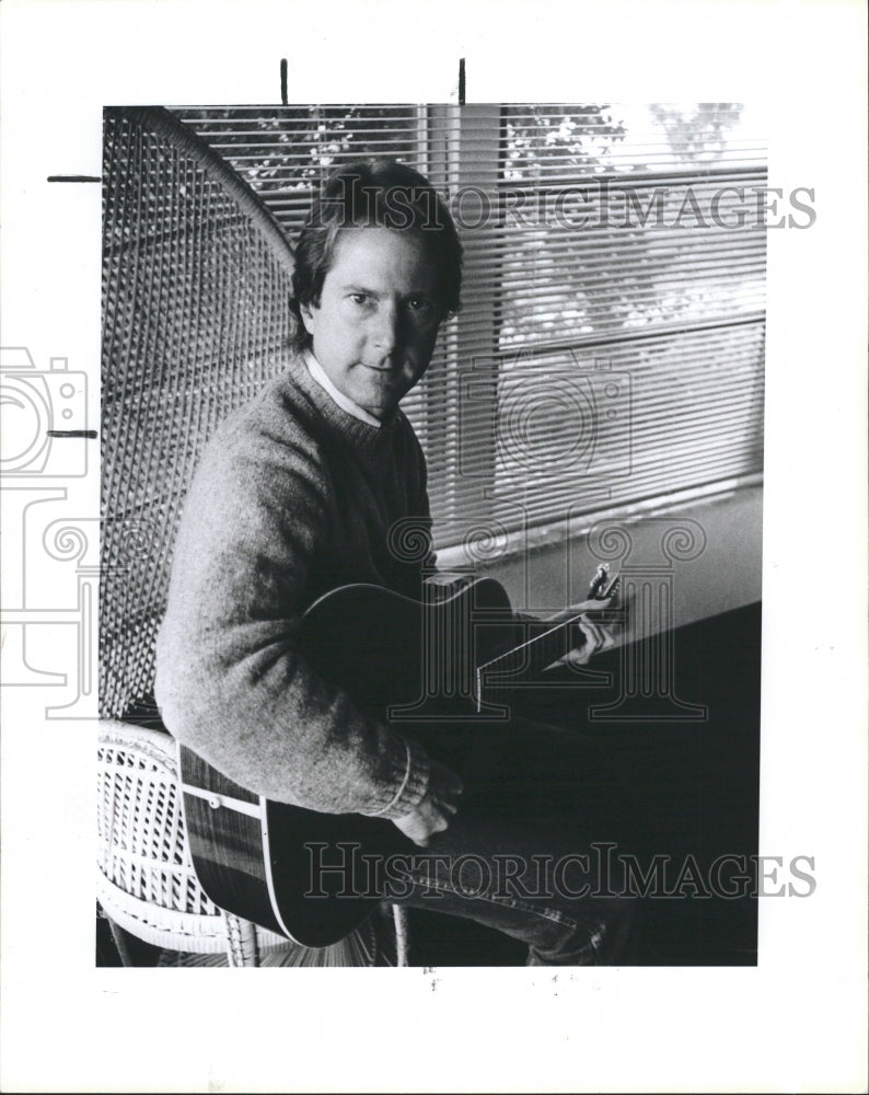 1985 Press Photo Guitarist Roger McGuinn - Historic Images