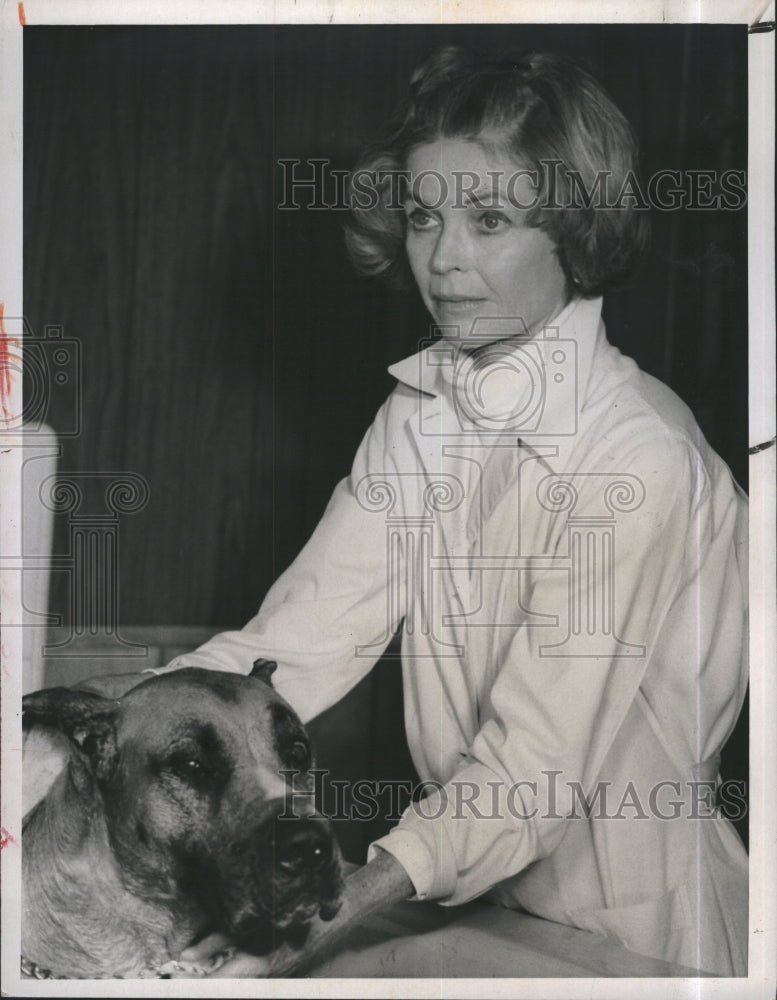 1975 Press Photo Actress Dorothy McGuire As Brusque Kennel Owner In The Runaways - Historic Images