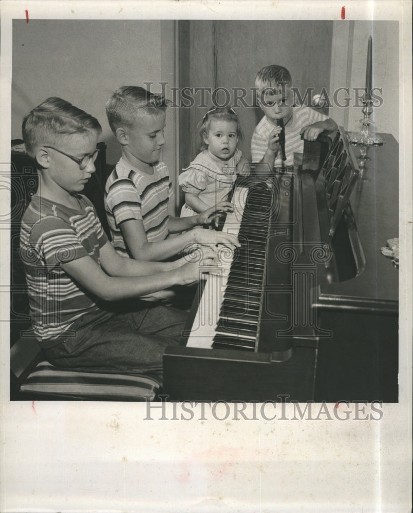 1957 Press Photo Ben &amp; George Play For Sarah And Jackie Whistles - Historic Images