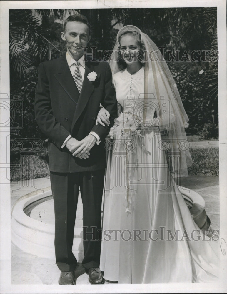 1952 Press Photo Warren W. Ward And Miss Rhonda Gibbs - Historic Images