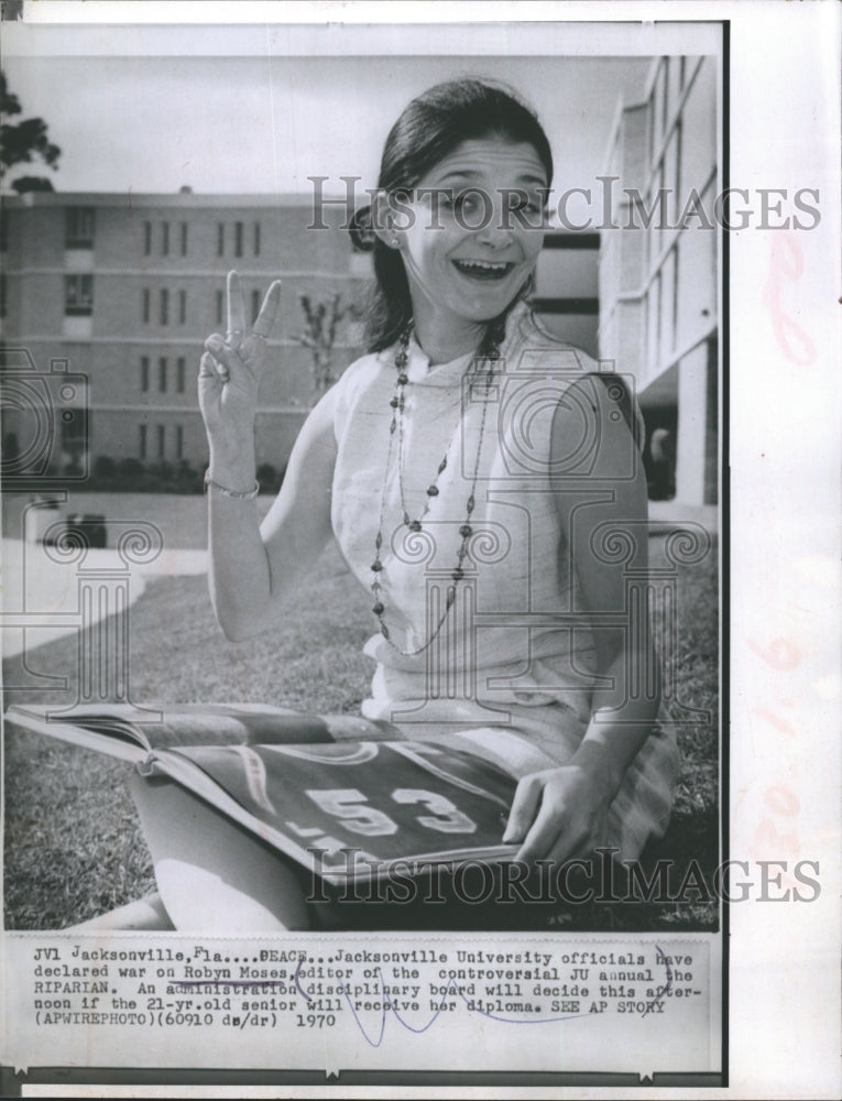 1970 Press Photo Robyn Moses, Editor Of Controversial JU Annual The Riparian - Historic Images