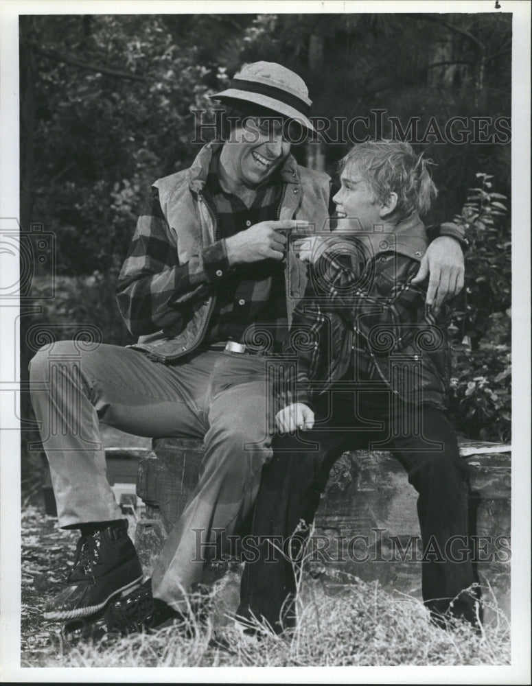 1982 Press Photo Ricky Schroder &amp; Joel Higgins in Silver Spoons - Historic Images