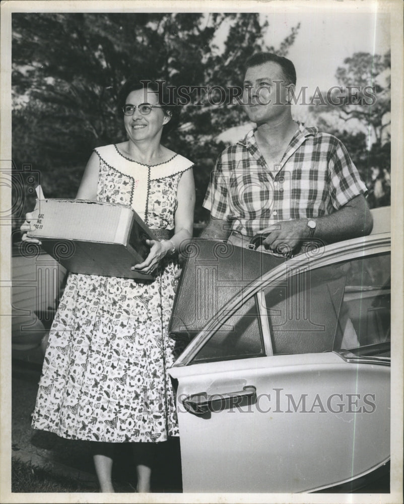 Press Photo Robert Weaver and Wife Leave For Trip - Historic Images