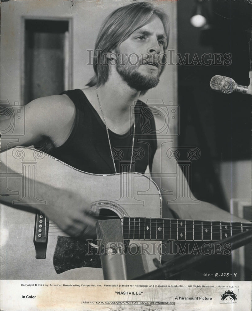 1991 Press Photo Keith Carradine  American actor plays as rock musician. - Historic Images