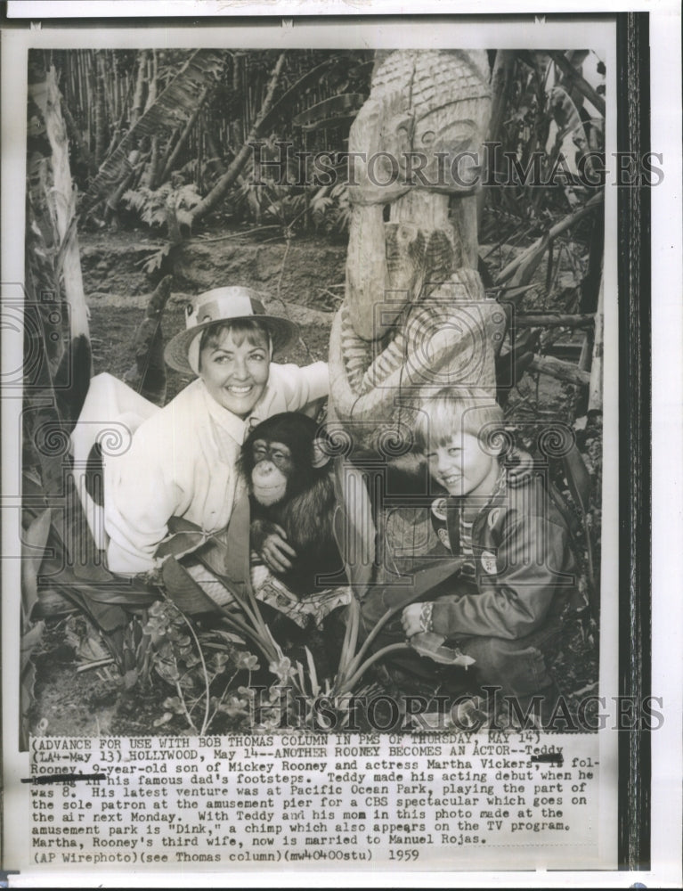 1959 Press Photo Actress Martha Vickers with son Teddy Rooney. - Historic Images