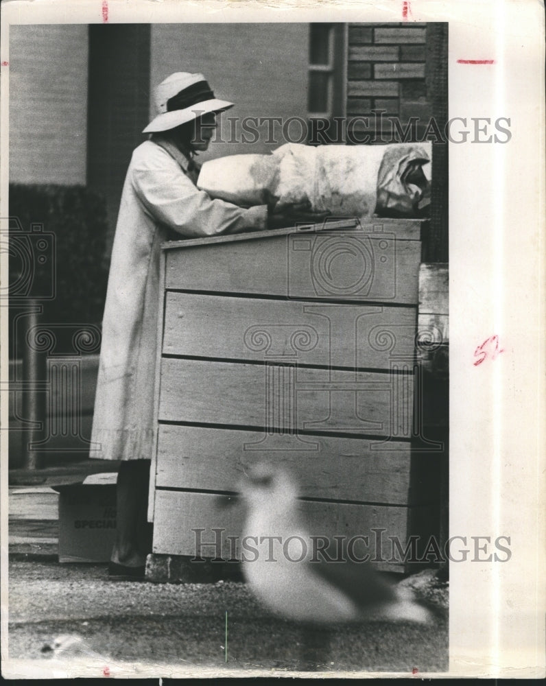 1965 Esther Wright of St Petersburgh Feeding Birds - Historic Images