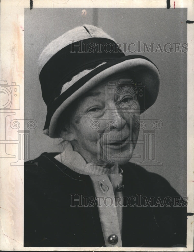 1974 Press Photo Esther Wright of St Petersburgh is the Bird Lady - Historic Images