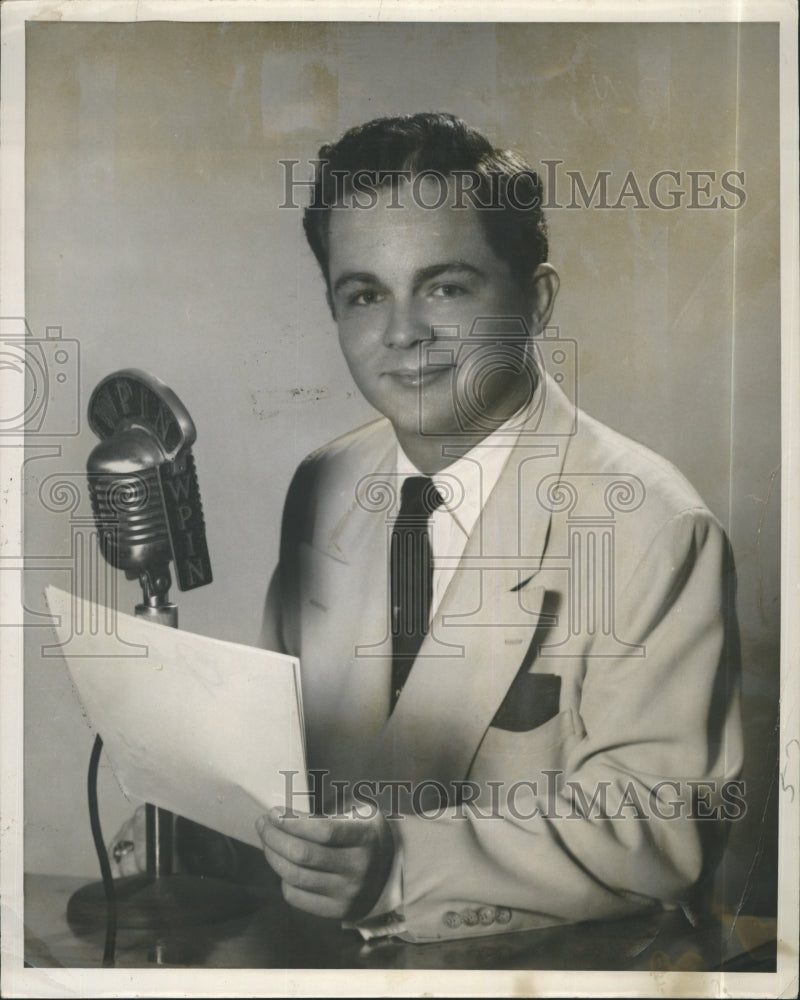 Press Photo WPIN Radio Announcer Bill Wright - Historic Images