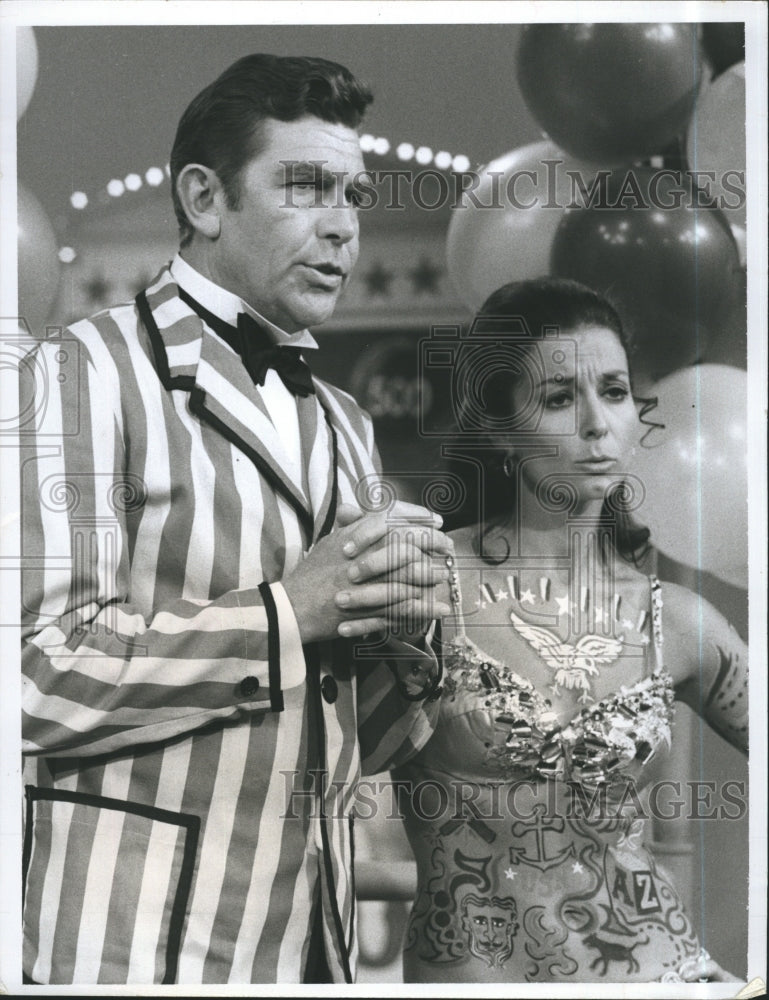 1971 Press Photo Andy Griffith Roberta Keith Actors THE DEAN MARTIN SHOW - Historic Images