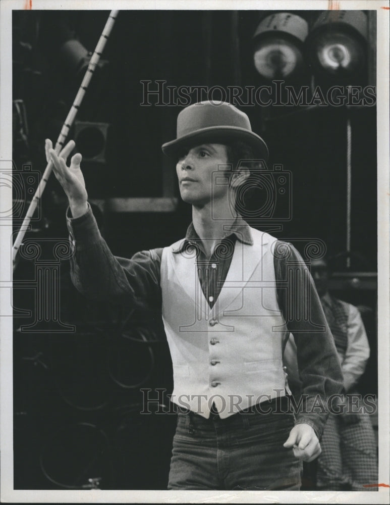 1976 Press Photo Joel Grey stars as George M. Cohan in the special, &quot;George M&quot; - Historic Images