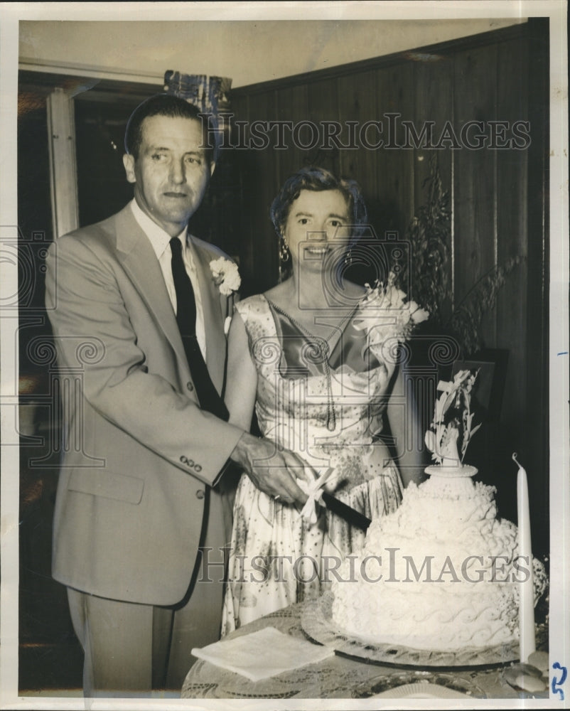 1955 Mr. And Mrs. Loomis E. Young Wed - Historic Images