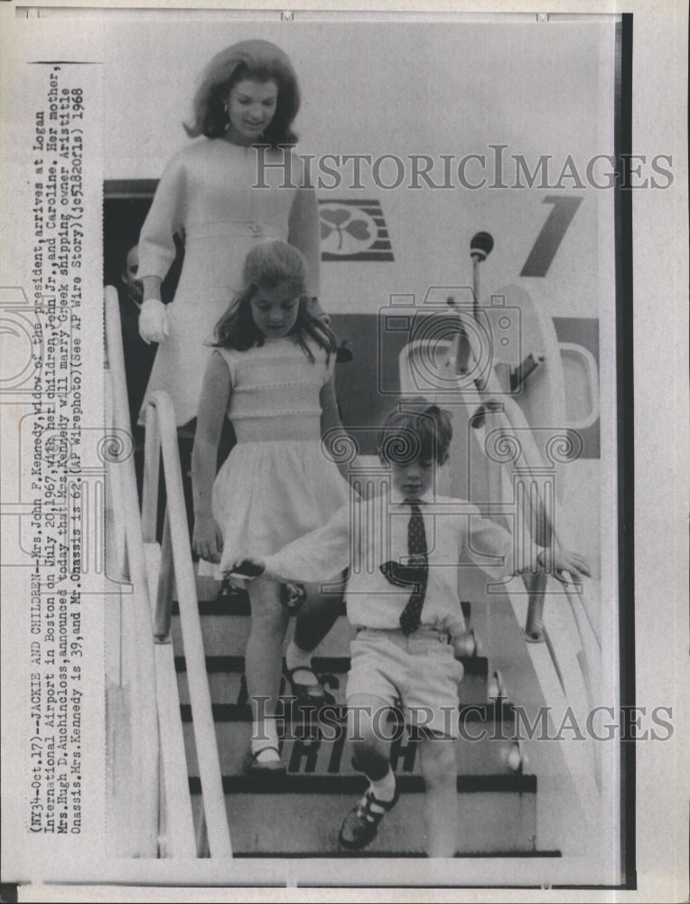 1968 Press Photo Mrs. John F. Kennedy Widow Of Late President With Children - Historic Images