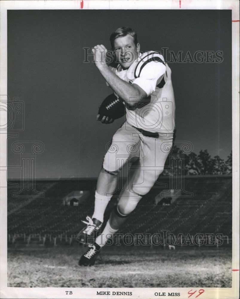 1965 Press Photo Footballer Mike Dennis Ole Miss - Historic Images