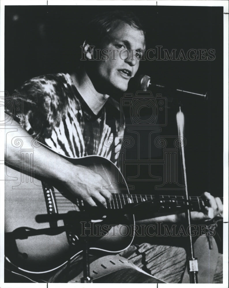 1992 Press Photo Woody Harrelson Plays With His Band Manly Moondog - Historic Images