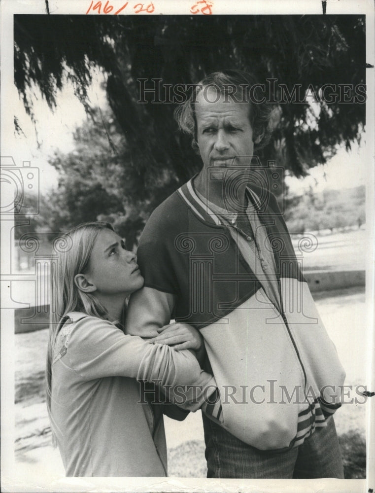 1981 Press Photo Katy Kurtzman &amp; Mike Farrell Star IN Sex And The Single Parent - Historic Images