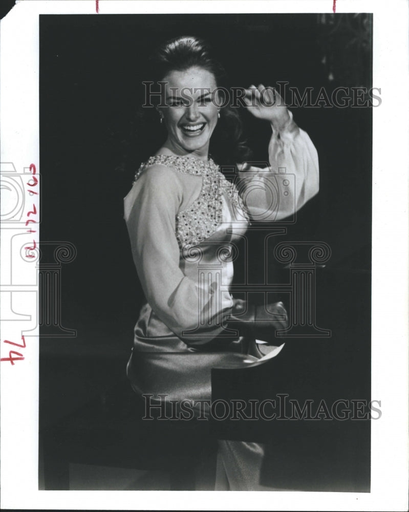1973 Press Photo Pert Gail Farrell Music Composition Major - Historic Images