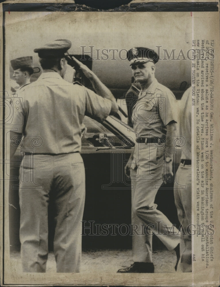 1972 Press Photo Gen. William Westmoreland Receives Salute As He Examines Troops - Historic Images